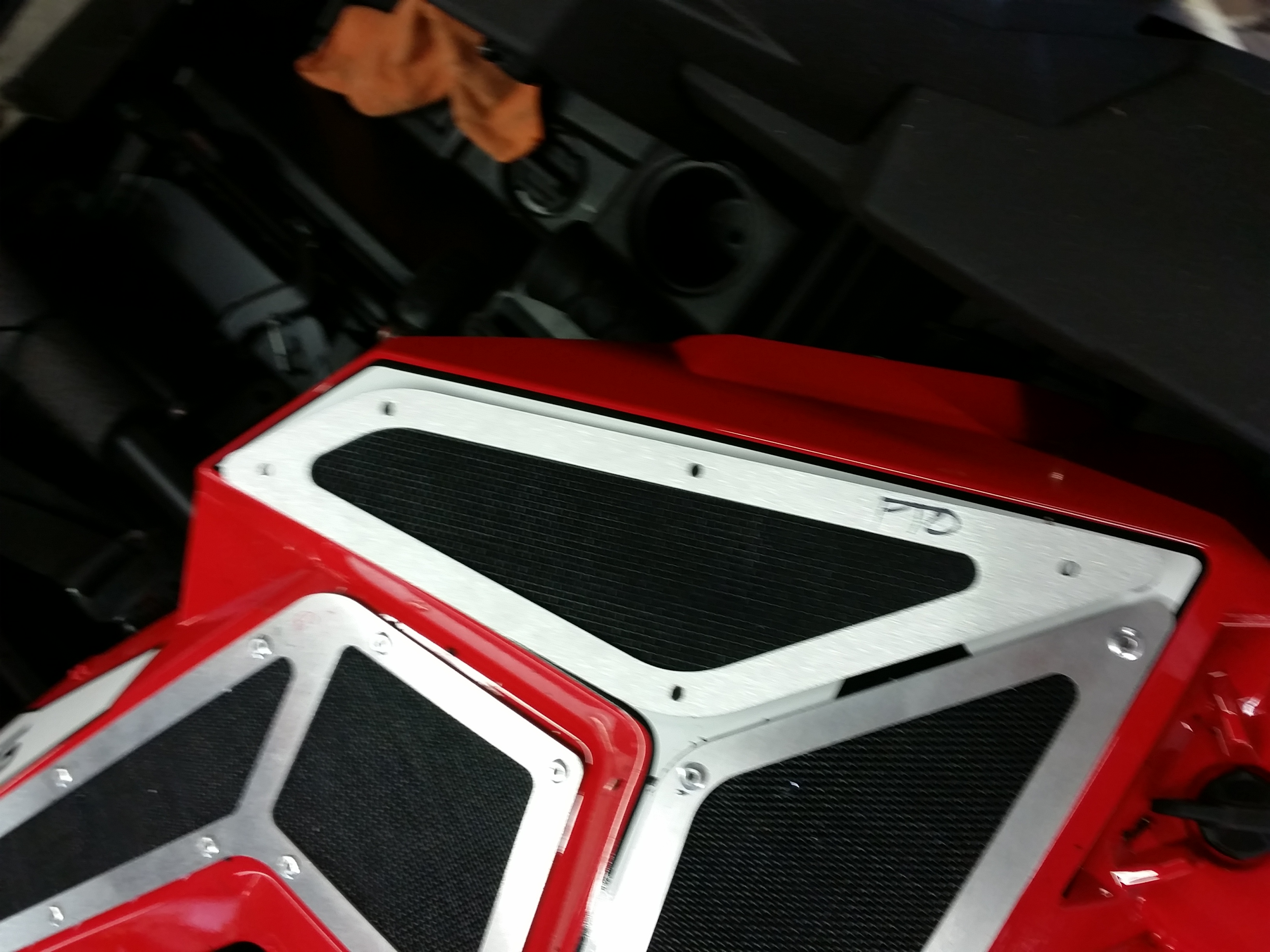 Rear Center Side Panel Vent Set Fire n Ice Performance